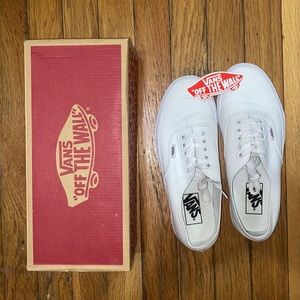 NWT WHILE VANS